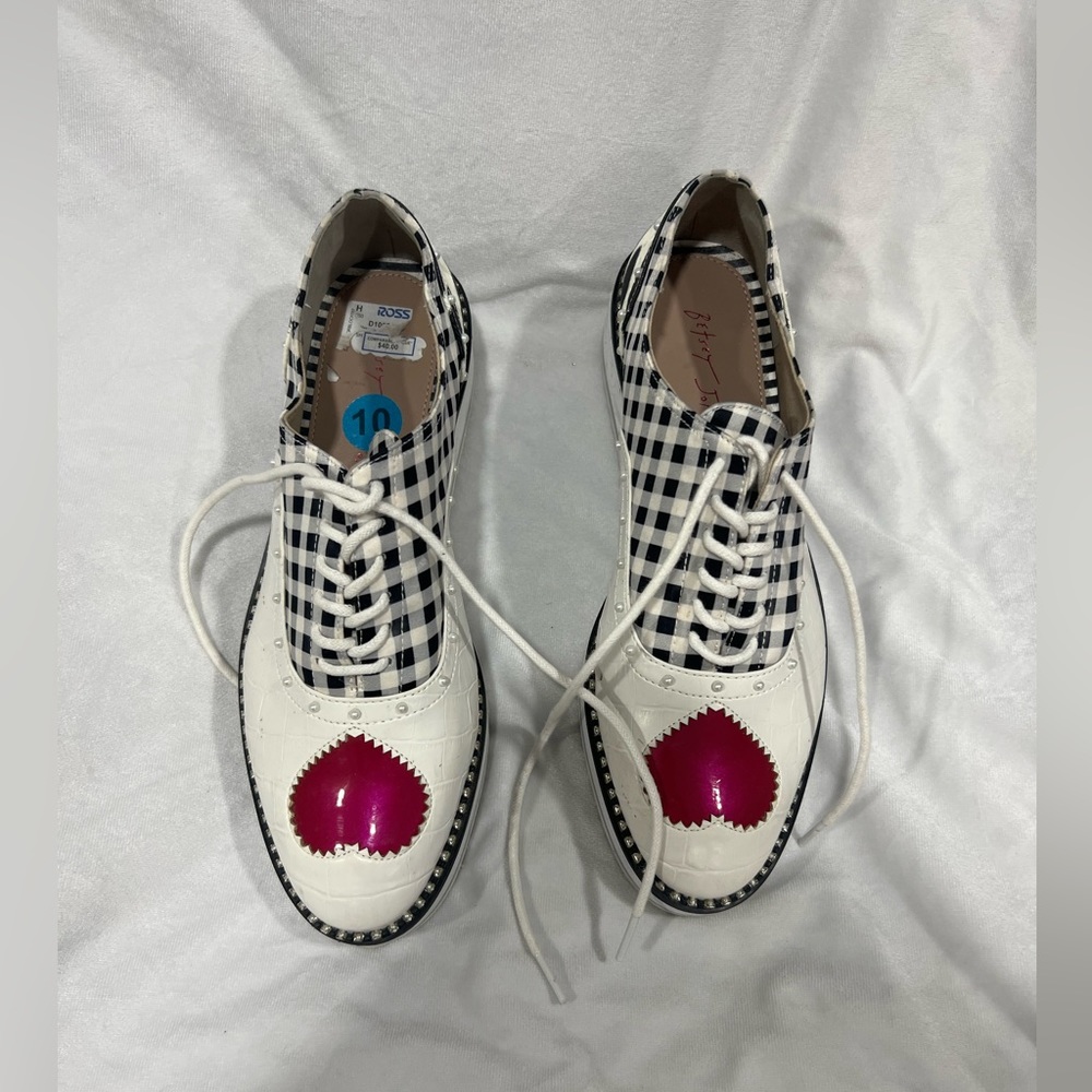NEW Betsey Johnson Marti Heart Detail Lace-Up Platform Oxford Sneakers